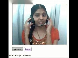 Desi girl showing boobs and pussy on webcam in a netcafe