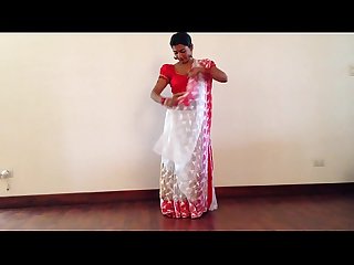 hot girl wearing saree showing navel